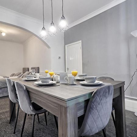 Beautiful Spacious Four Bedroom House With Parking For 2 Cars, 5 Minute Walk To Southend Station Exteriör bild