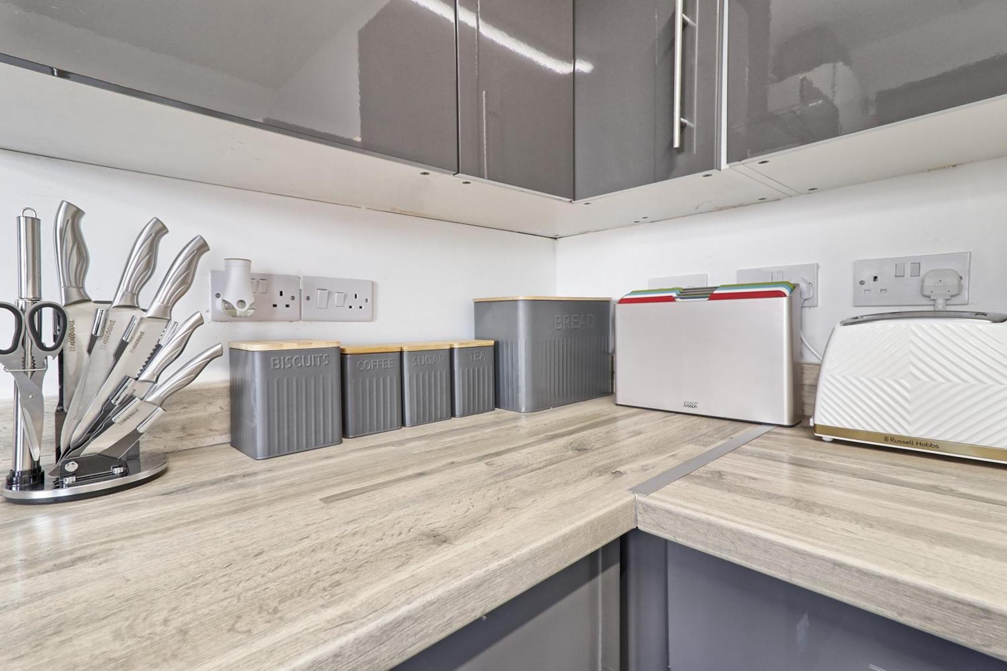 Beautiful Spacious Four Bedroom House With Parking For 2 Cars, 5 Minute Walk To Southend Station Exteriör bild