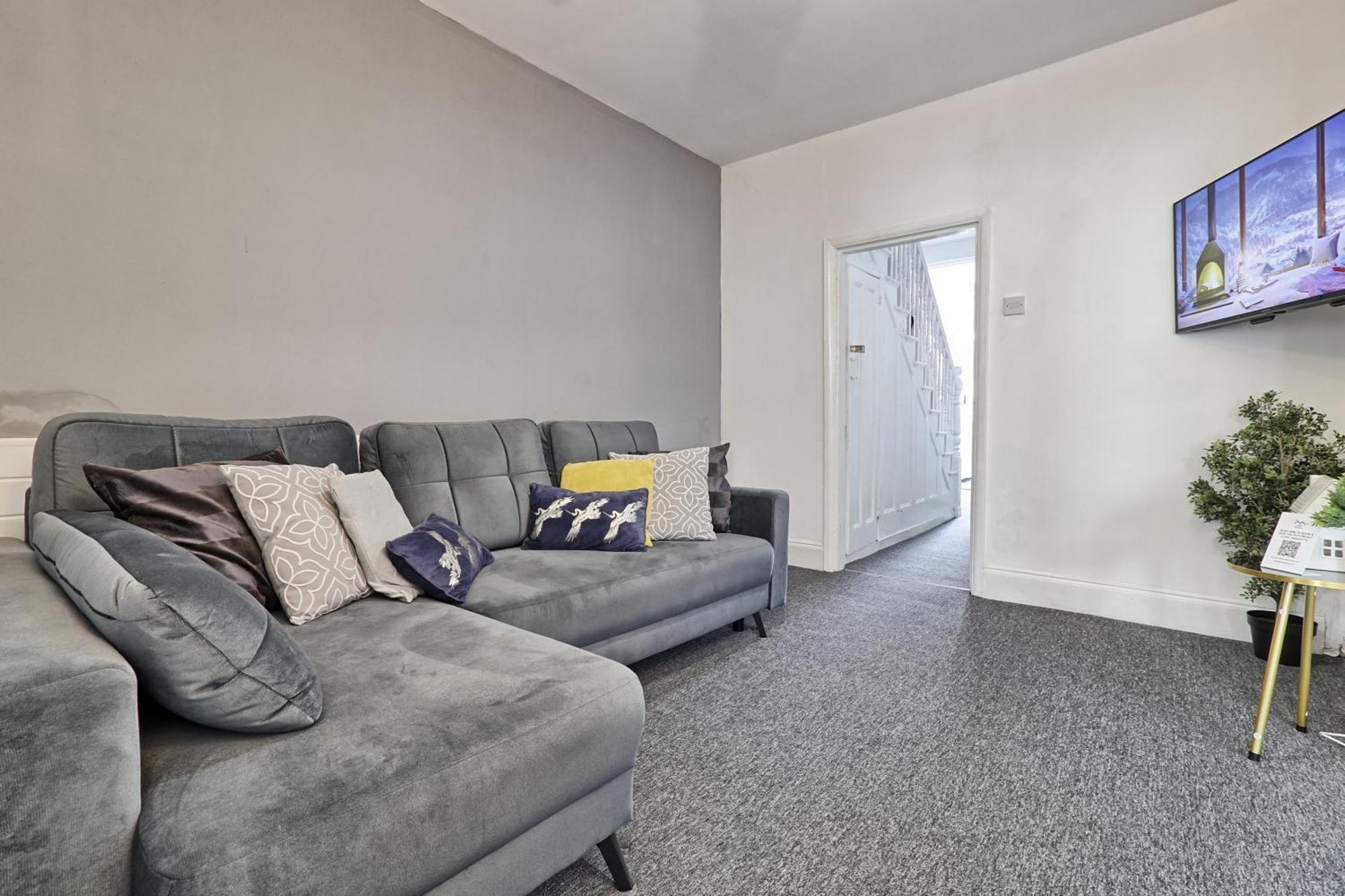 Beautiful Spacious Four Bedroom House With Parking For 2 Cars, 5 Minute Walk To Southend Station Exteriör bild