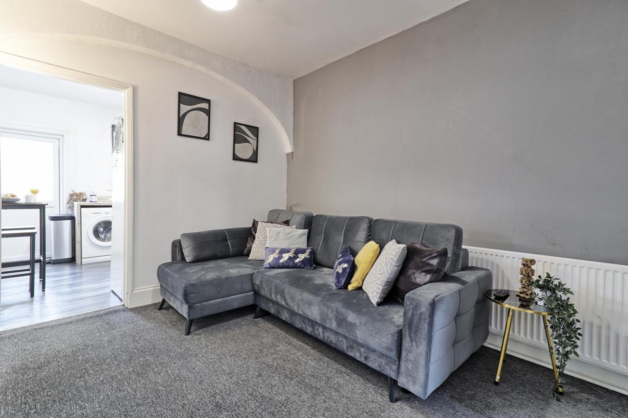 Beautiful Spacious Four Bedroom House With Parking For 2 Cars, 5 Minute Walk To Southend Station Exteriör bild