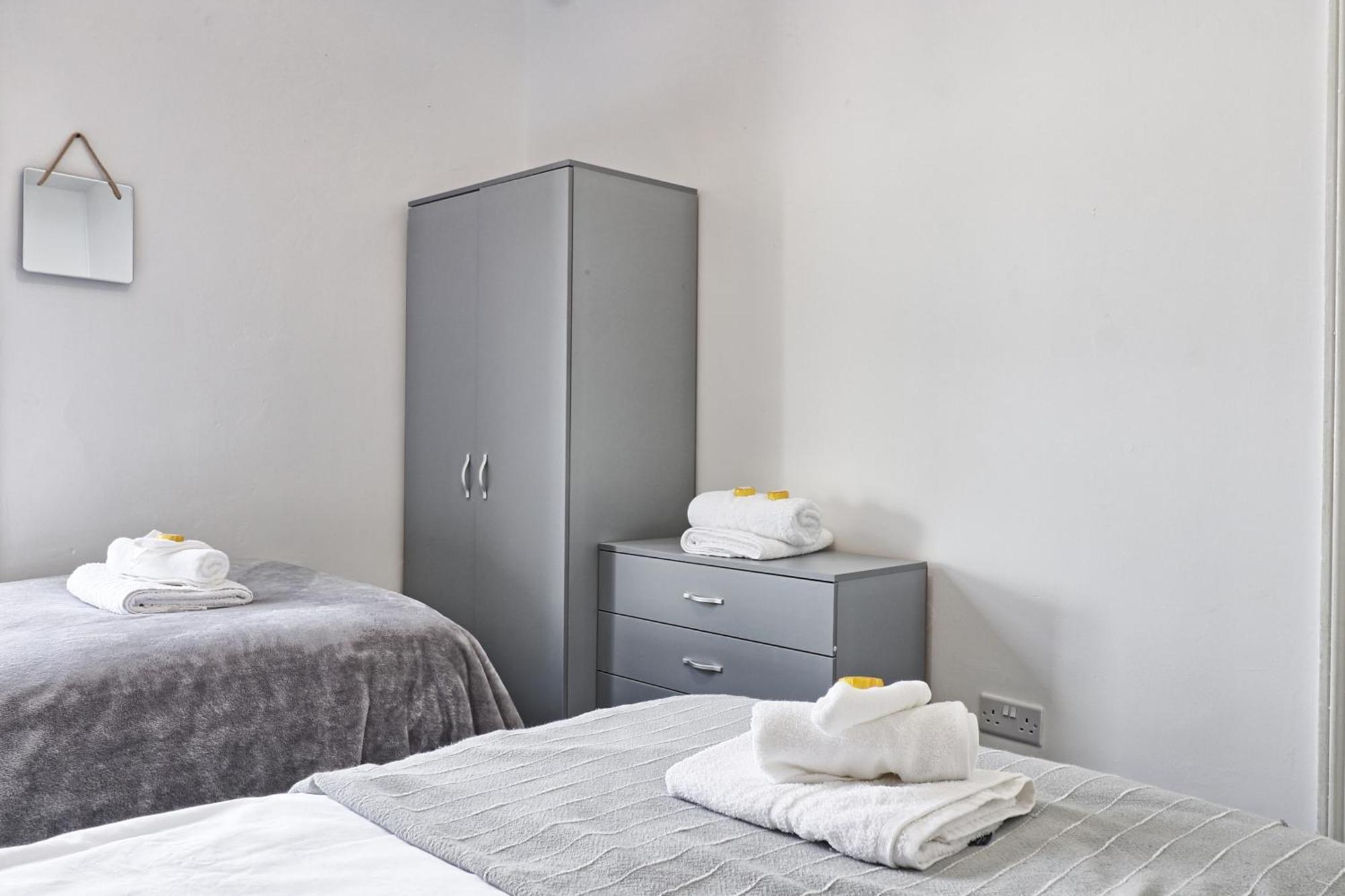 Beautiful Spacious Four Bedroom House With Parking For 2 Cars, 5 Minute Walk To Southend Station Exteriör bild