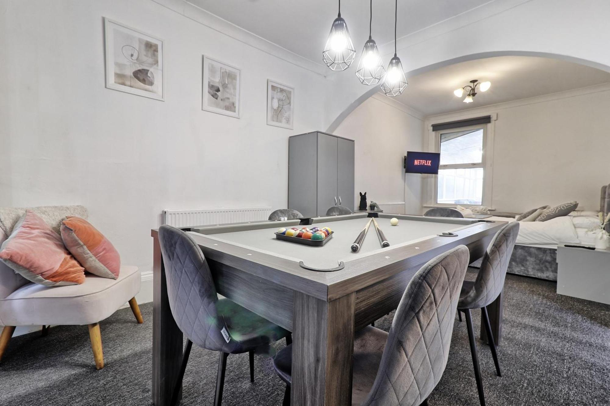 Beautiful Spacious Four Bedroom House With Parking For 2 Cars, 5 Minute Walk To Southend Station Exteriör bild