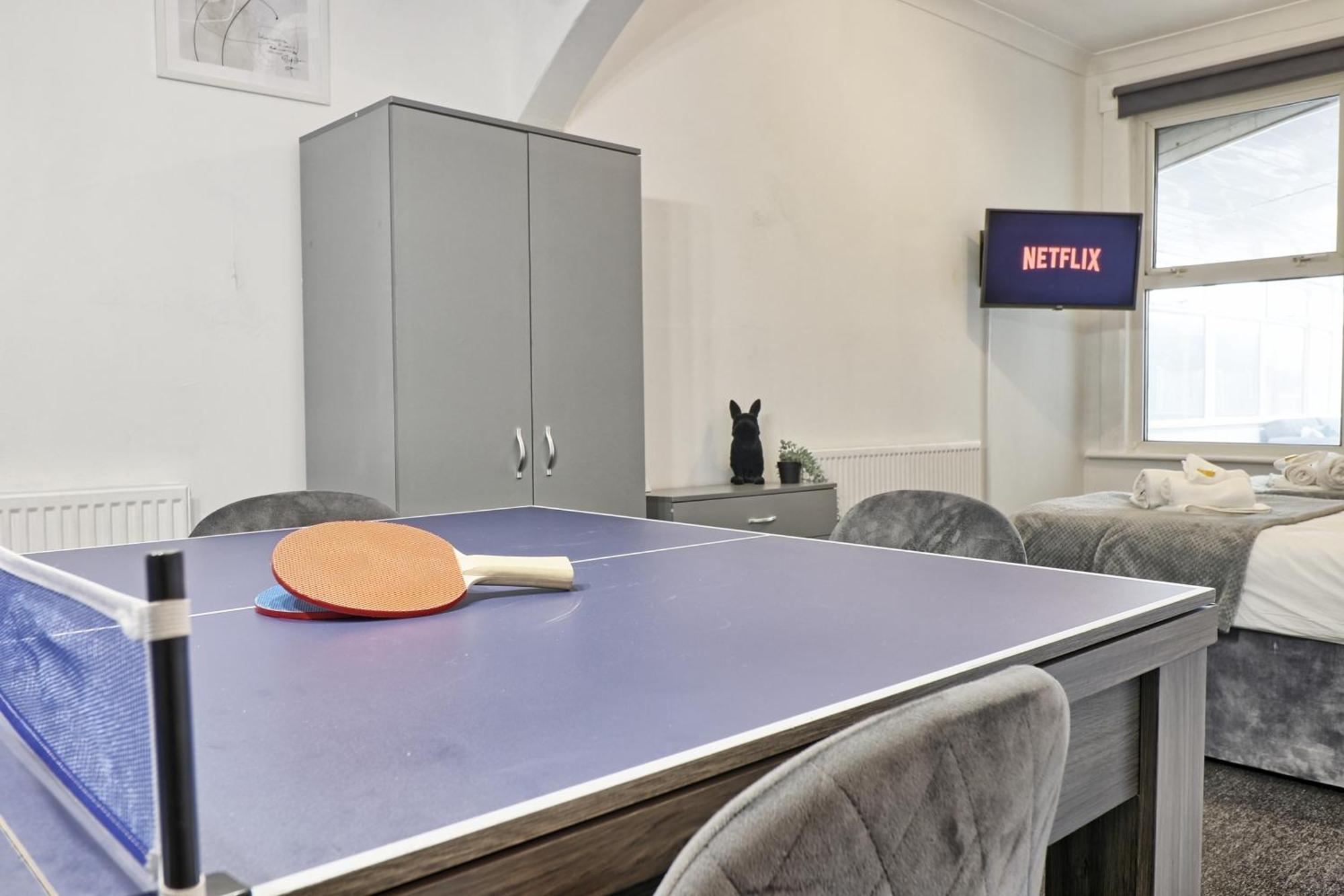 Beautiful Spacious Four Bedroom House With Parking For 2 Cars, 5 Minute Walk To Southend Station Exteriör bild