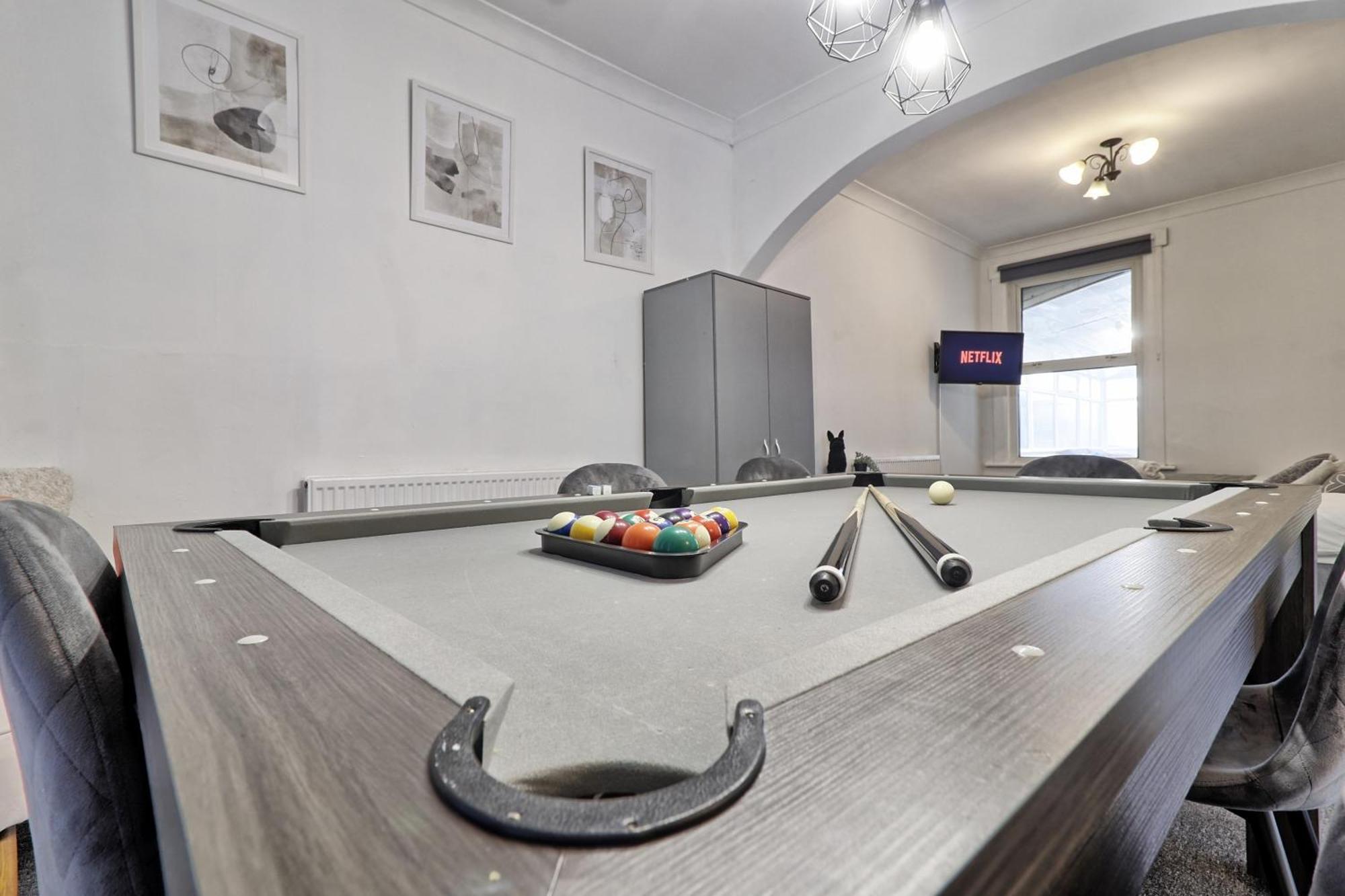 Beautiful Spacious Four Bedroom House With Parking For 2 Cars, 5 Minute Walk To Southend Station Exteriör bild