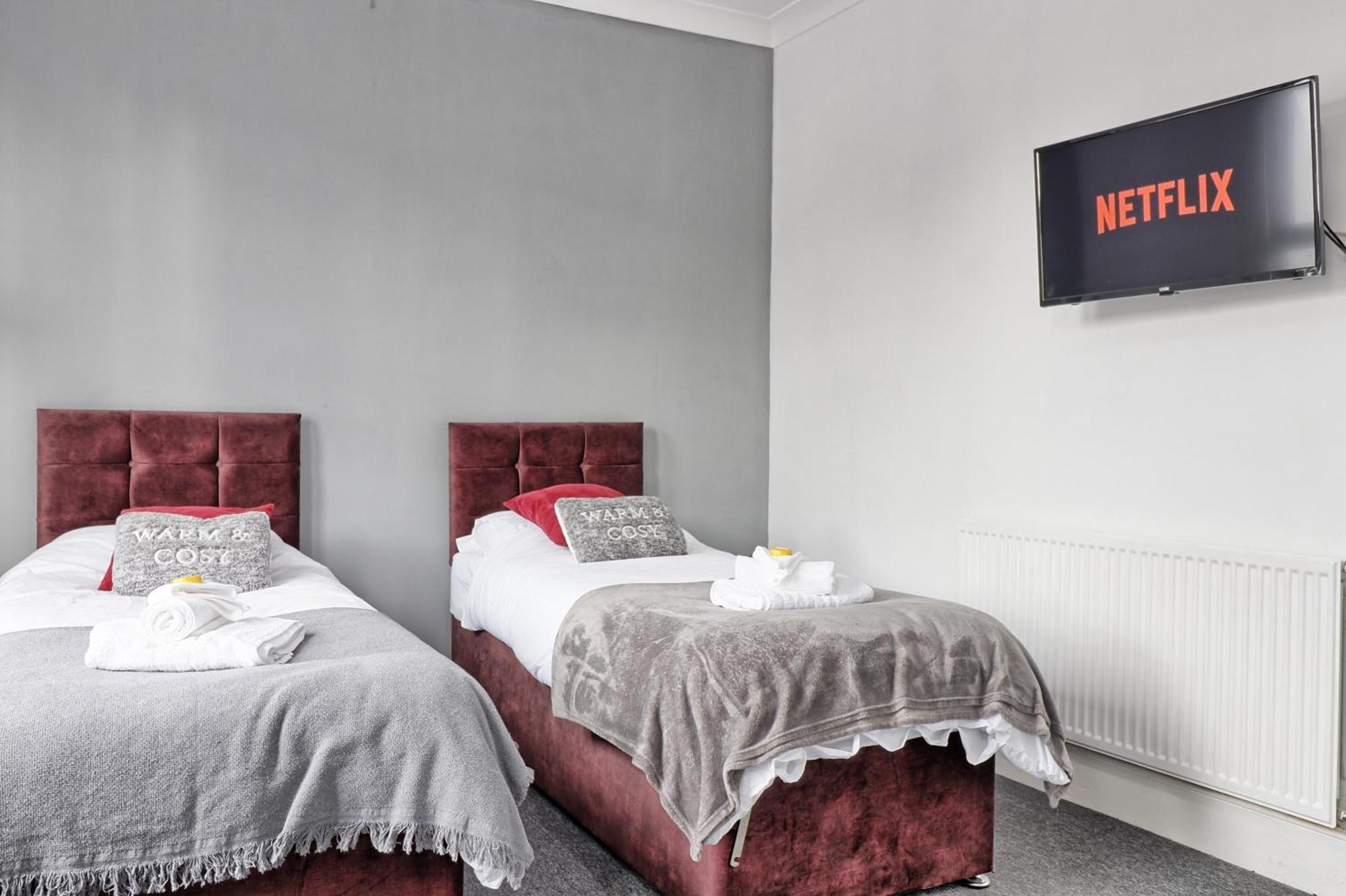 Beautiful Spacious Four Bedroom House With Parking For 2 Cars, 5 Minute Walk To Southend Station Exteriör bild