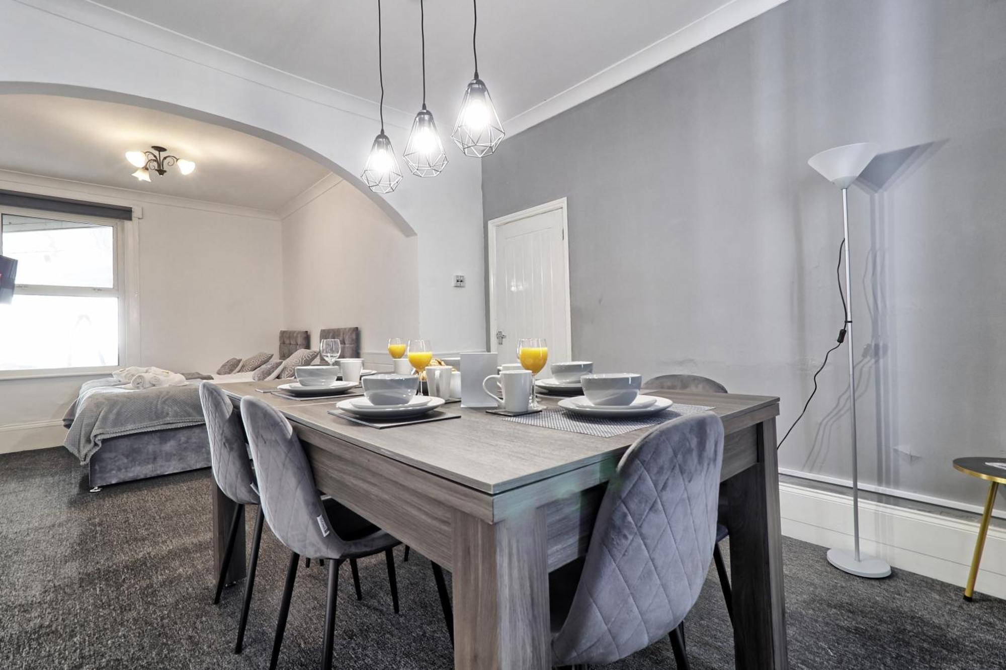 Beautiful Spacious Four Bedroom House With Parking For 2 Cars, 5 Minute Walk To Southend Station Exteriör bild
